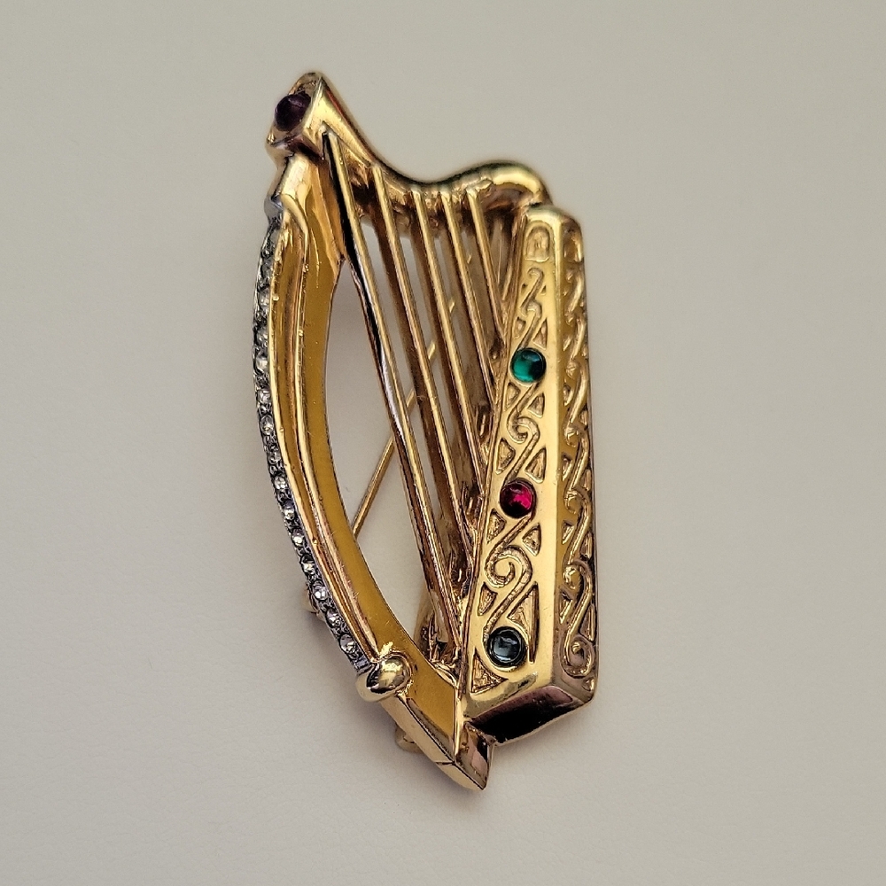 Beautiful Goldtone Harp Brooch